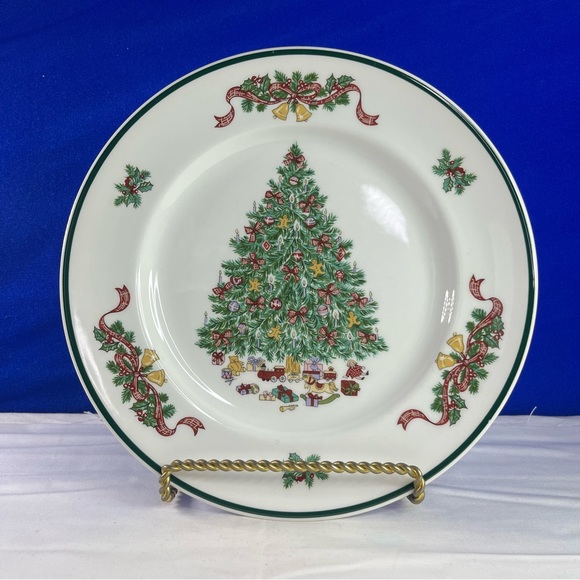 Johnson Brothers Bros 10 1/4" Victorian Christmas Dinner Plates England each - Picture 4 of 5